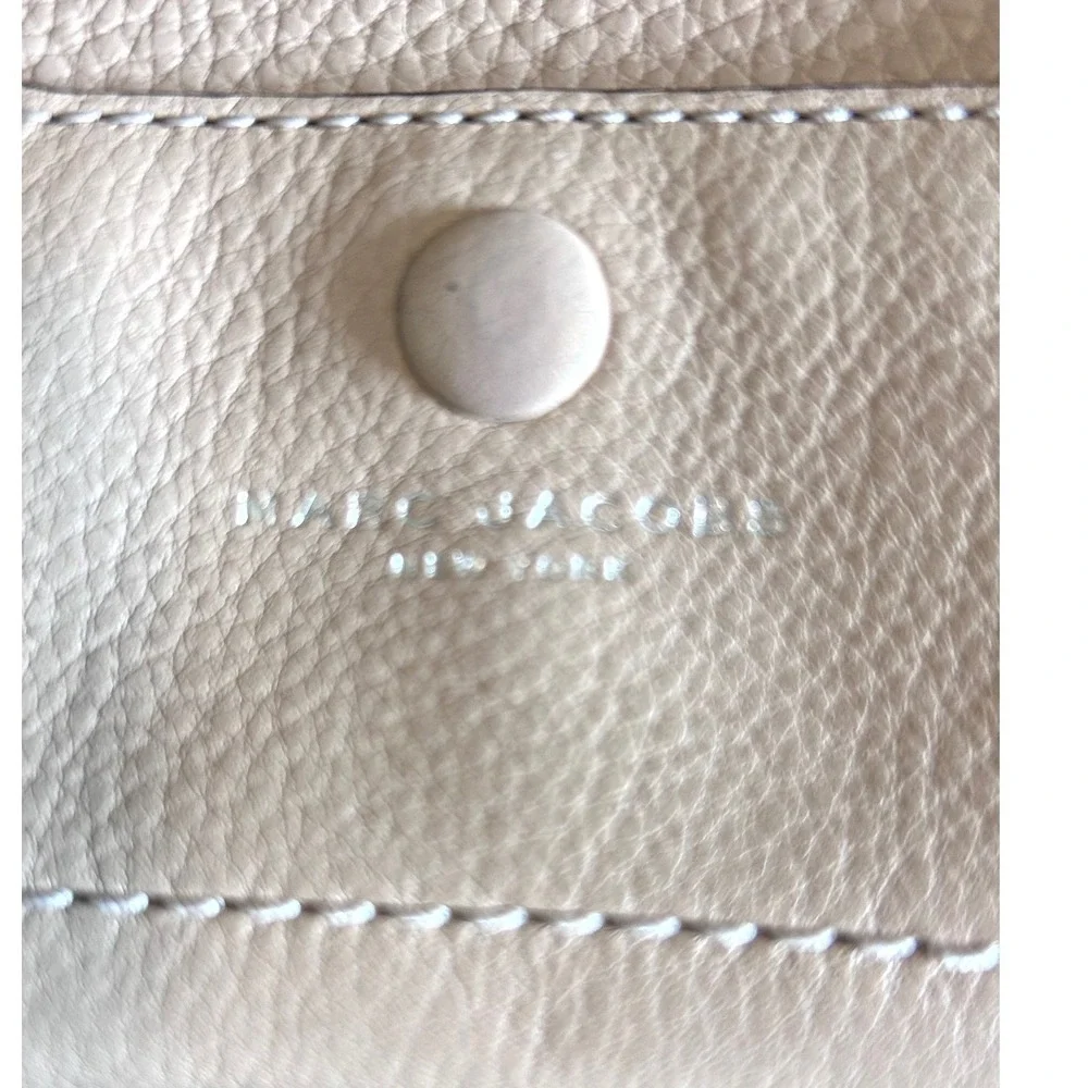 Marc Jacobs Beige Pebbled Leather Small Zip Around Wallet Coin Purse Snap Pocket
